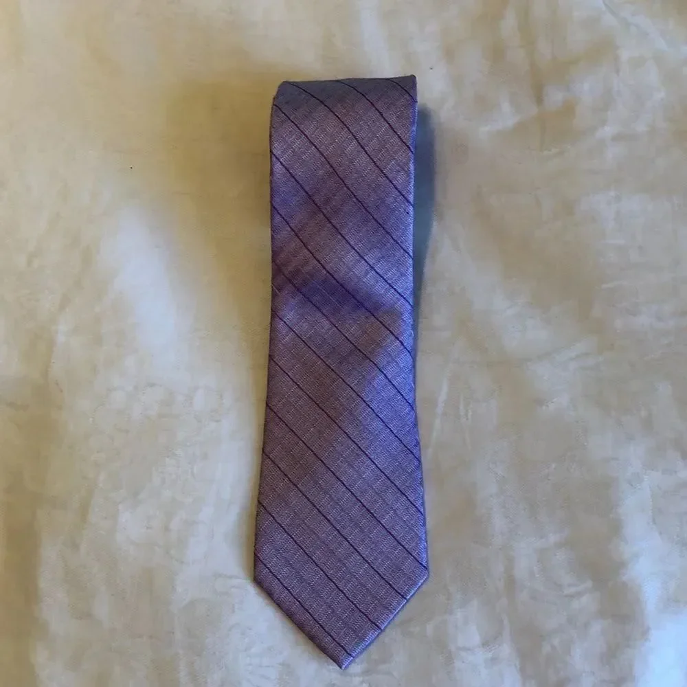 Calvin Klein silk Blend tie. Gently Used